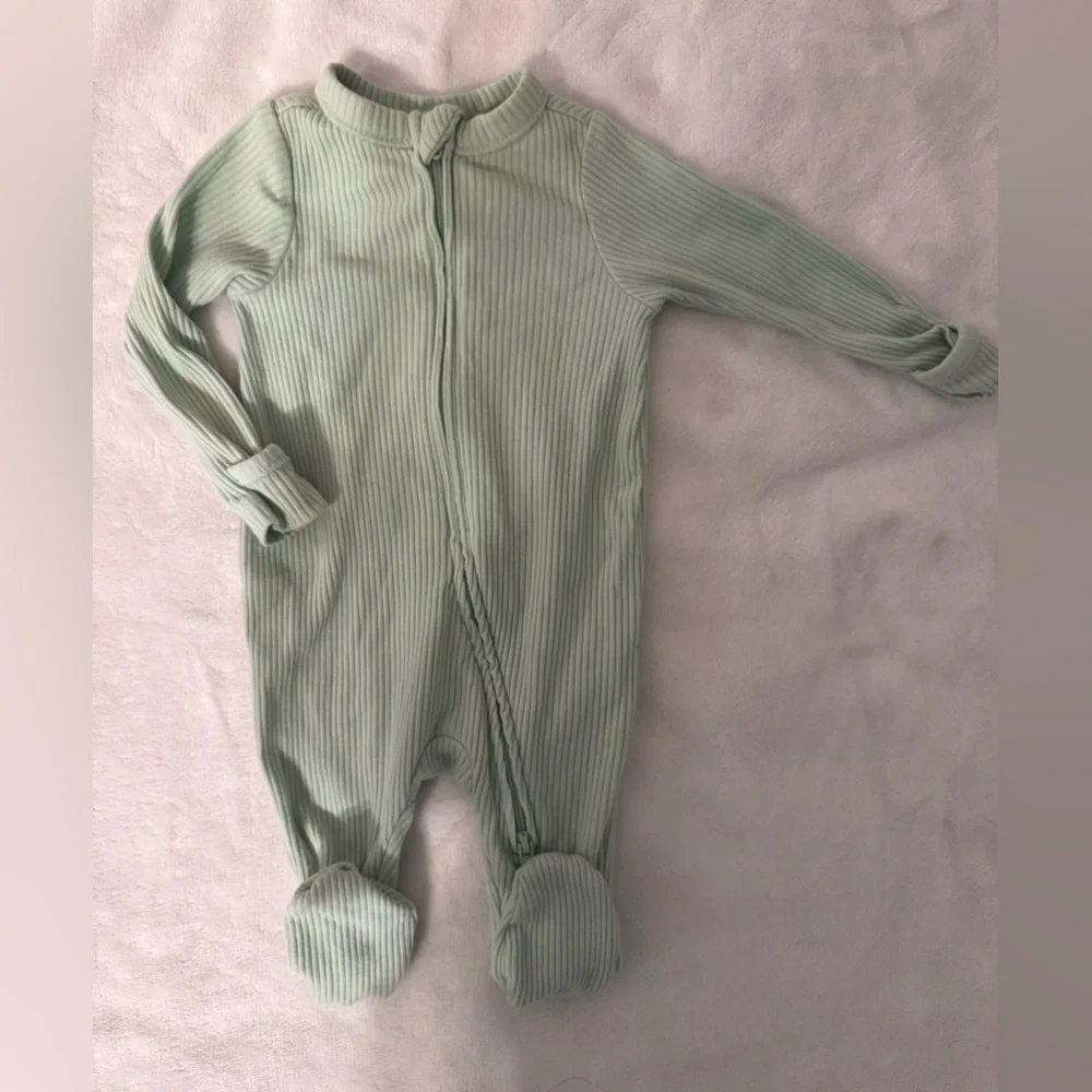 Old Navy Ribbed Footies-Newborn